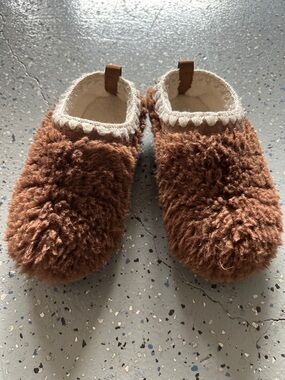 Cat and Jack Plush Brown Kids Slip-On Shoes size 1